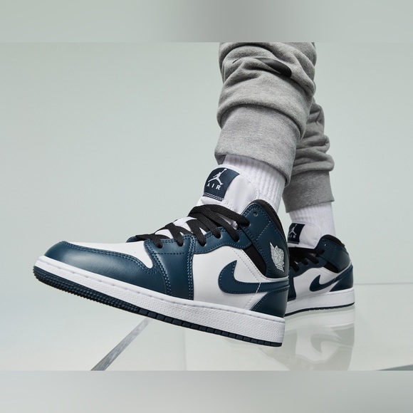 Air Jordan 1 Mid GS Armory Navy 554725 411